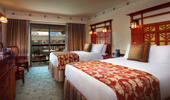 2 queen-size beds and luxurious surroundings in the 3-bedroom Artisan Suite