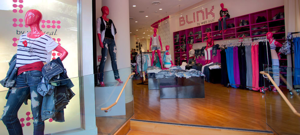 Guests Shopping at Blink by Wet Seal Guests Shopping at Blink by Wet Seal